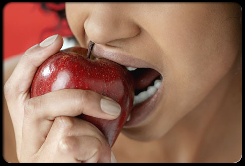 oral_health_s6_women_biting_apple